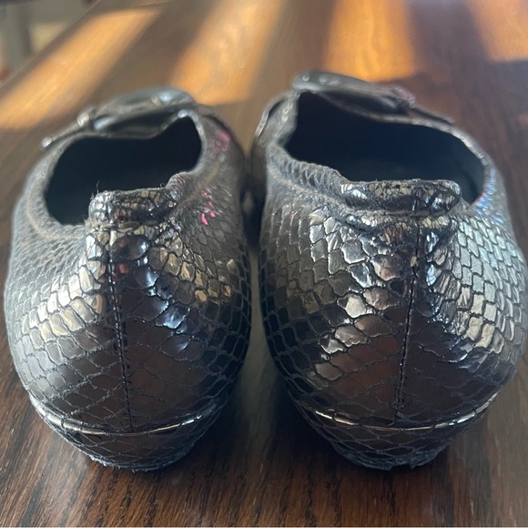 Stuart Weitzman Python-Embossed Buckle Flat Sz 7M - Picture 2 of 6